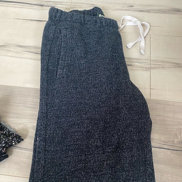 Roots Sweats - Picture 2 of 2